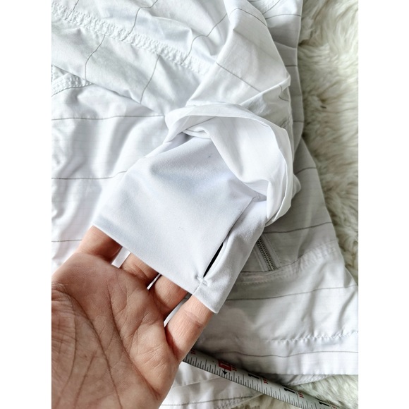 EUC Athleta White Gray Striped Windbreaker Hooded Jacket Size XSmall Thumbholes - Picture 14 of 15